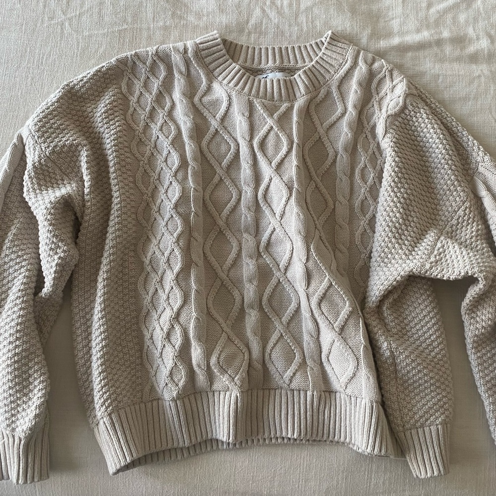 Holister sweater NWT